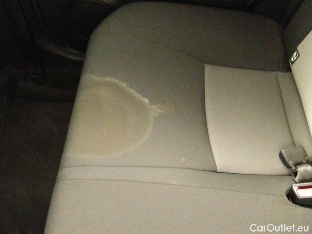  Toyota  Yaris TOYOTA  / 2017 / 5P / berlina con portón 1.5 100H Active #12