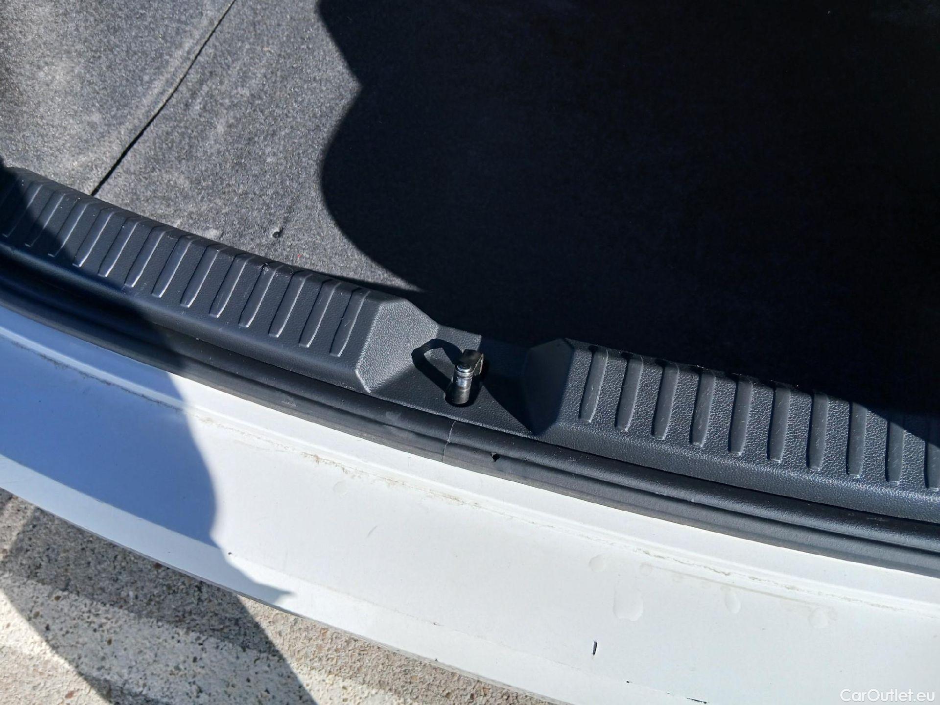  Seat  Ibiza SEAT  / 2017 / 5P / berlina con portón 1.0 MPI 59kW (80CV) Reference Plus(SP) #7