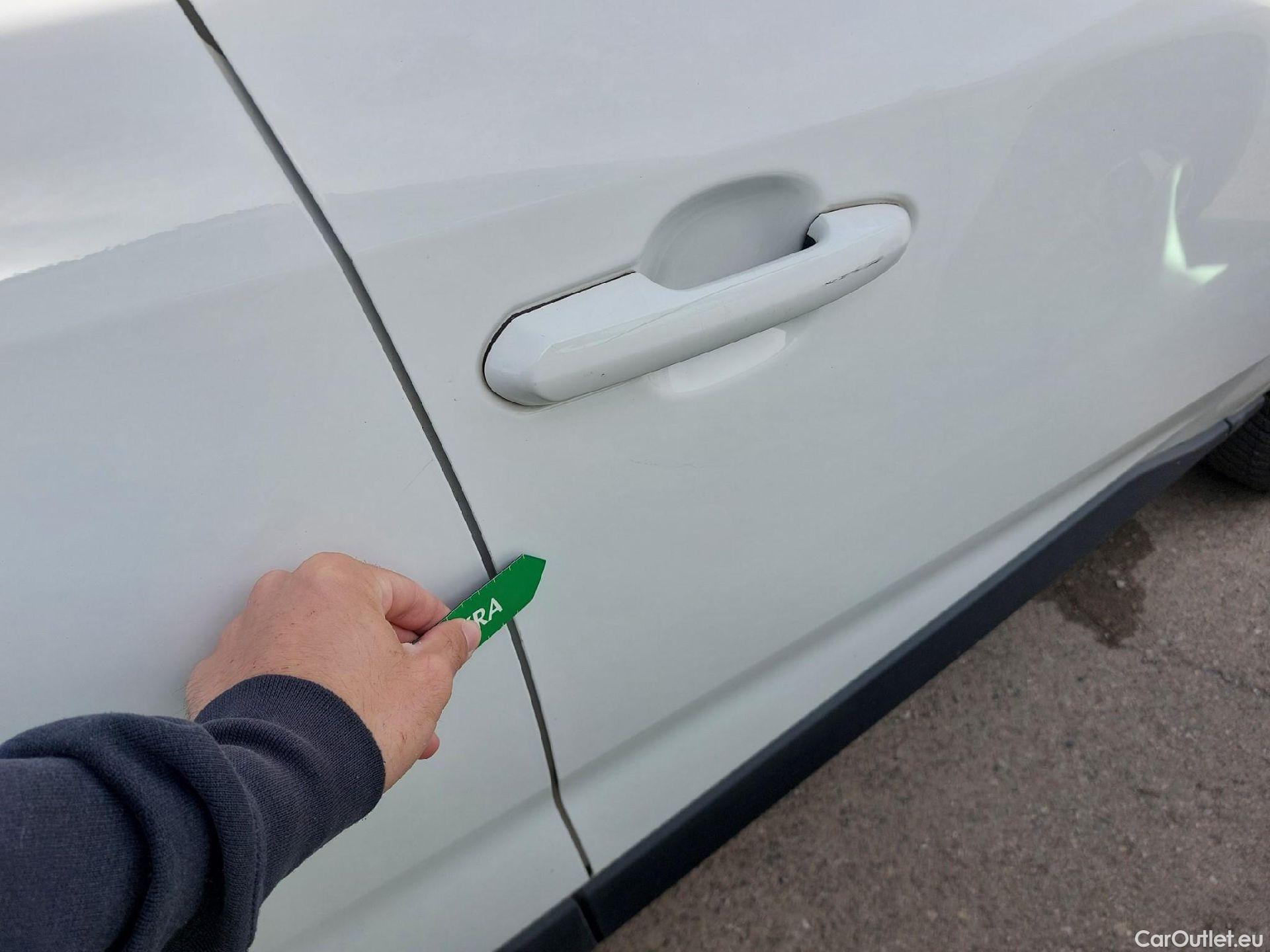  Toyota  RAV4 TOYOTA  / 2018 / 5P / todoterreno 2.5l 220H Advance 4WD #16