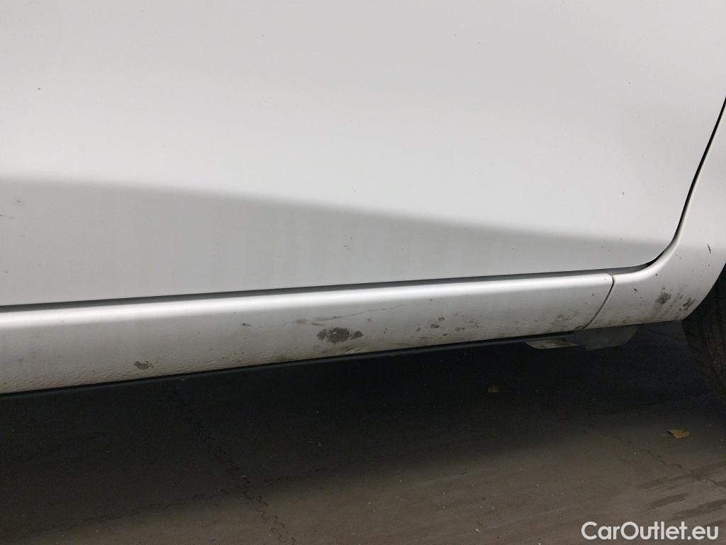  Toyota  Yaris TOYOTA  / 2017 / 5P / berlina con portón 1.5 100H Active #7