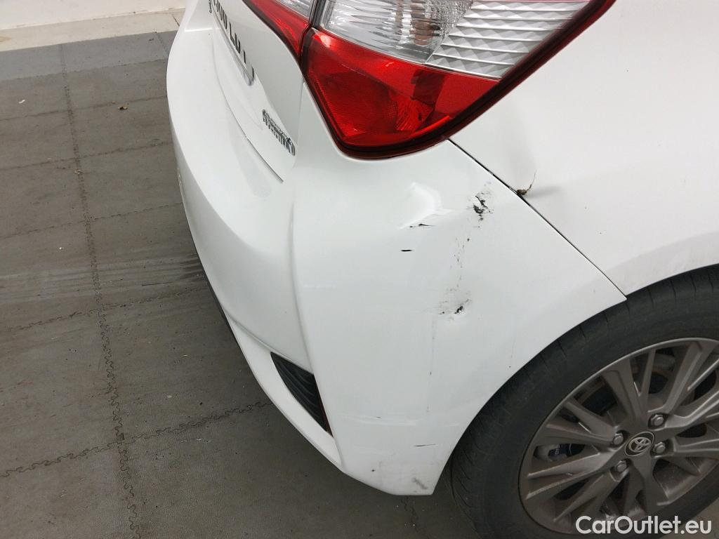  Toyota  Yaris TOYOTA  / 2017 / 5P / berlina con portón 1.5 100H Active #13