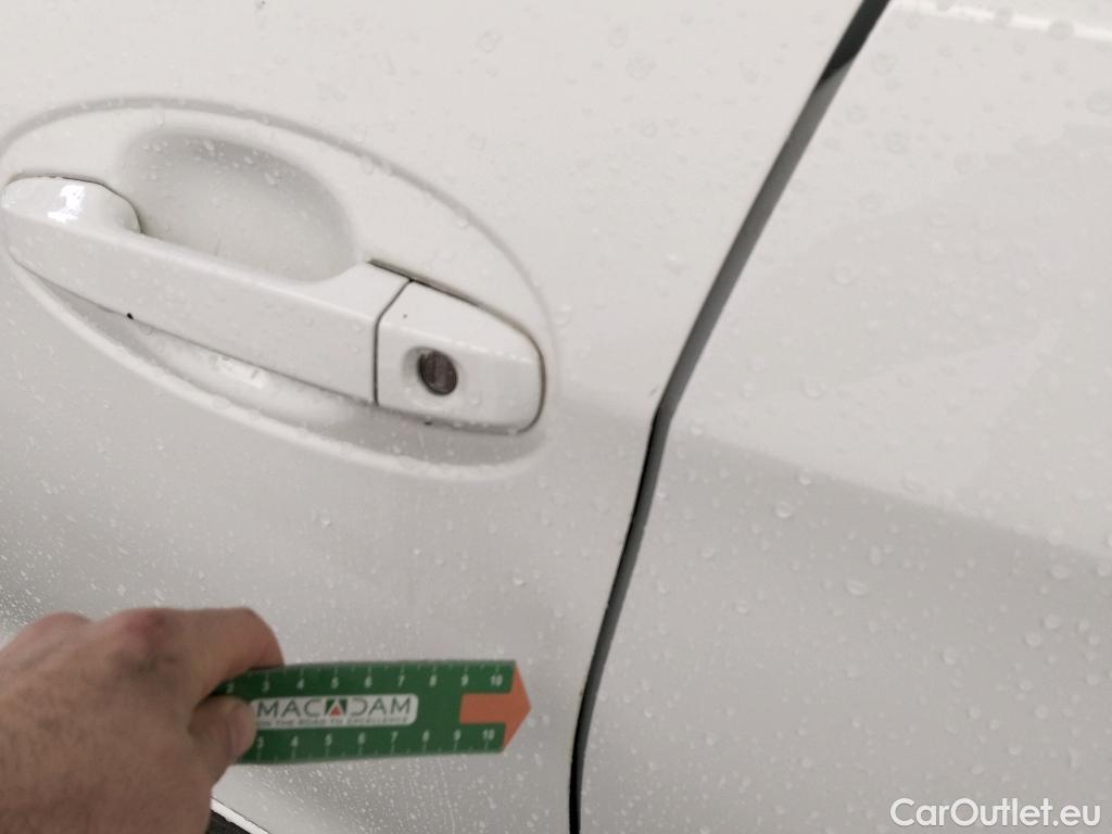  Toyota  Yaris TOYOTA  / 2017 / 5P / berlina con portón 1.5 100H Active #14