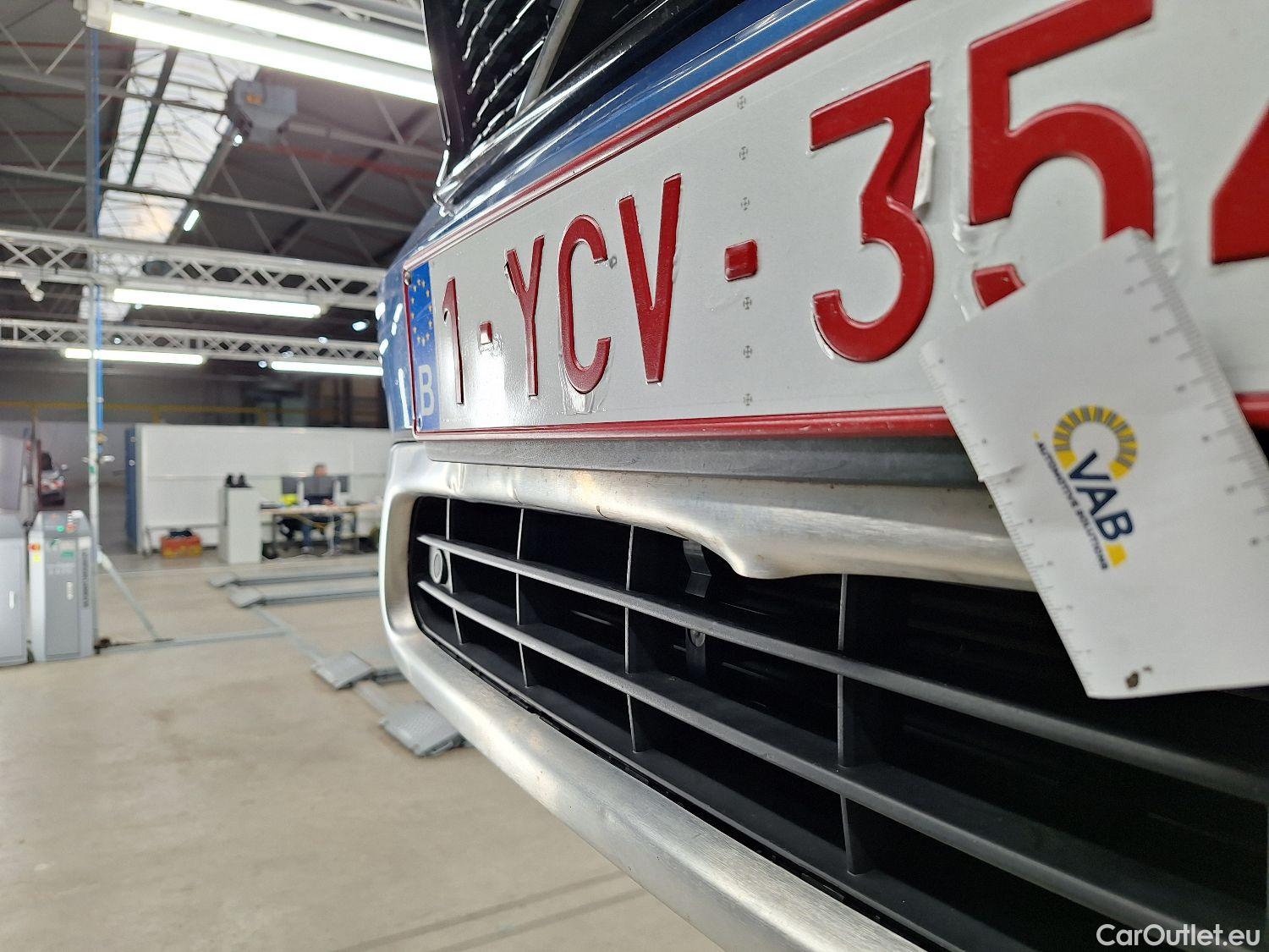  Volvo  XC 40 Volvo, XC40 '17, Volvo XC40 T3 Geartronic R-Design 5d #4