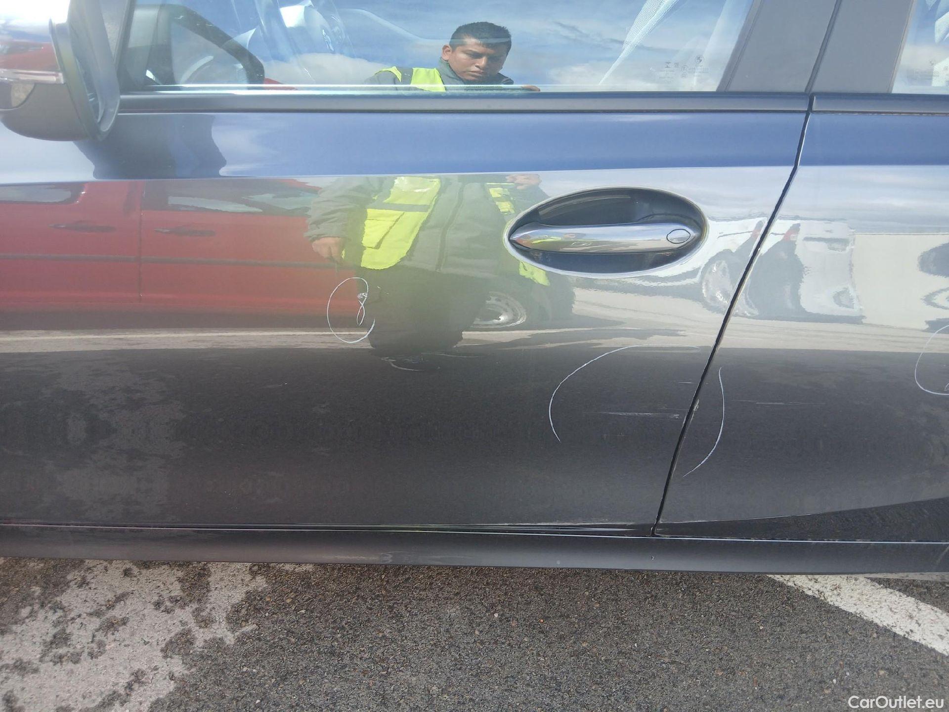  Bmw  Serie 3 BMW  / 2018 / 4P / sedán 318d Auto. #10