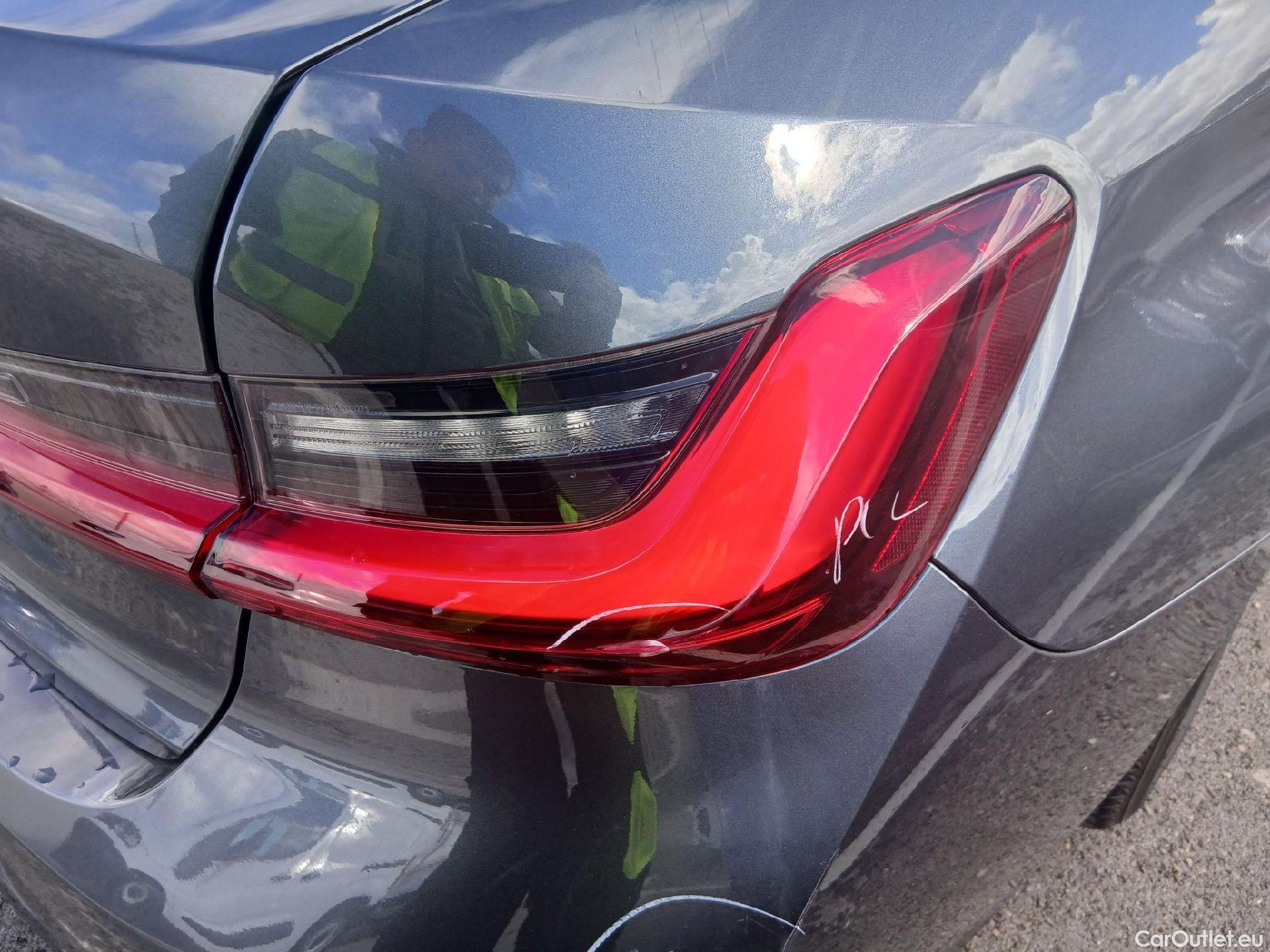  Bmw  Serie 3 BMW  / 2018 / 4P / sedán 318d Auto. #20