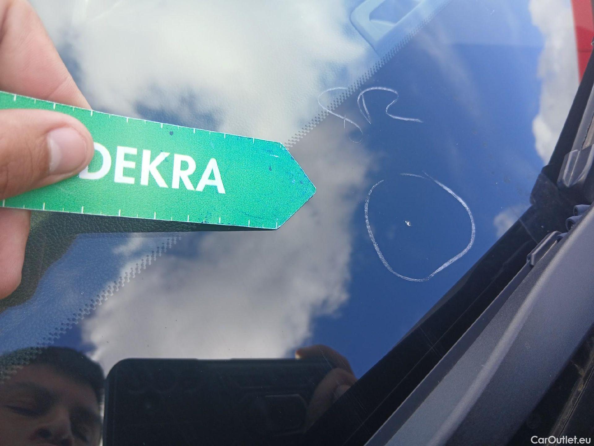  Bmw  Serie 3 BMW  / 2018 / 4P / sedán 318d Auto. #8