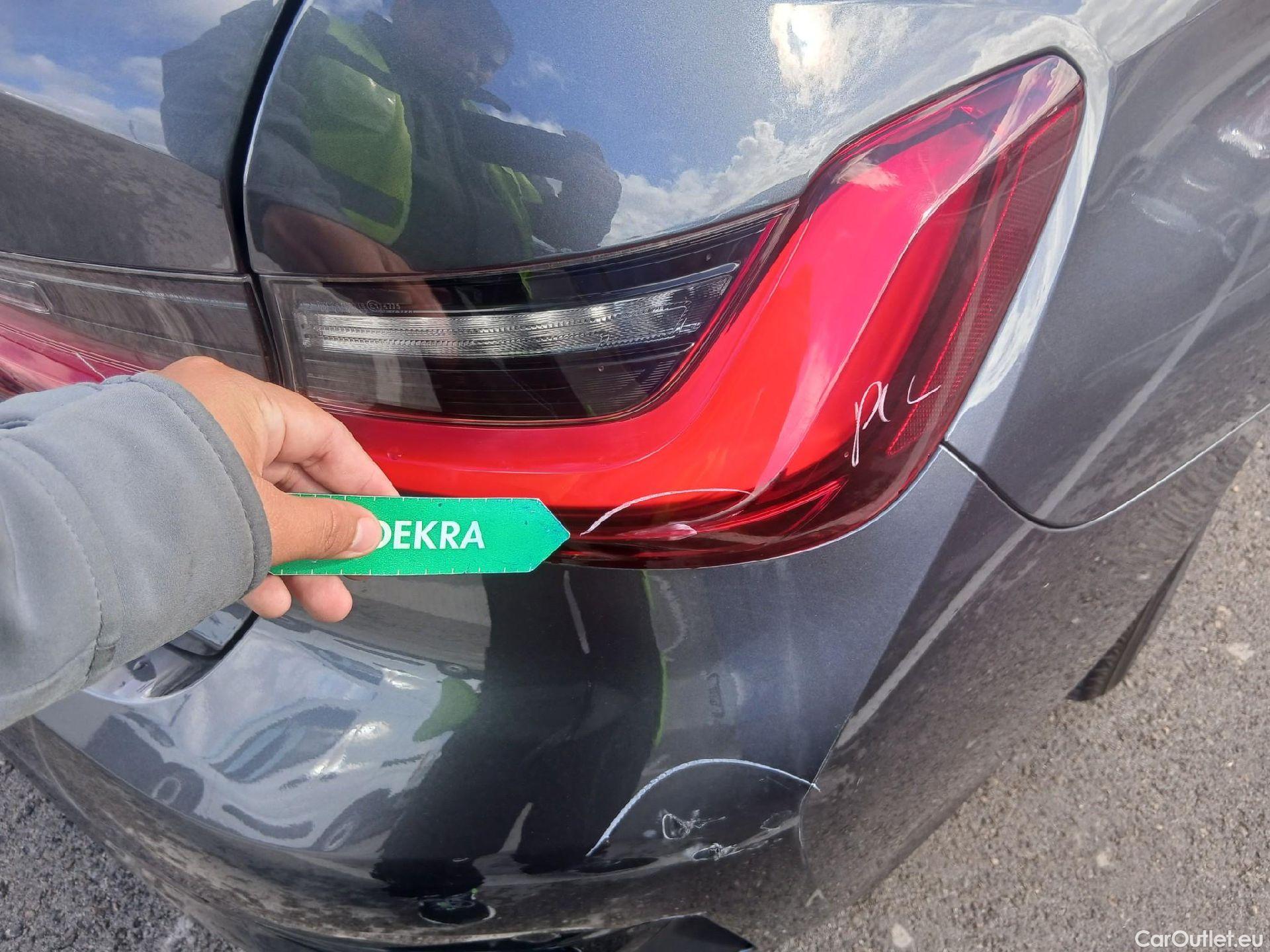  Bmw  Serie 3 BMW  / 2018 / 4P / sedán 318d Auto. #19