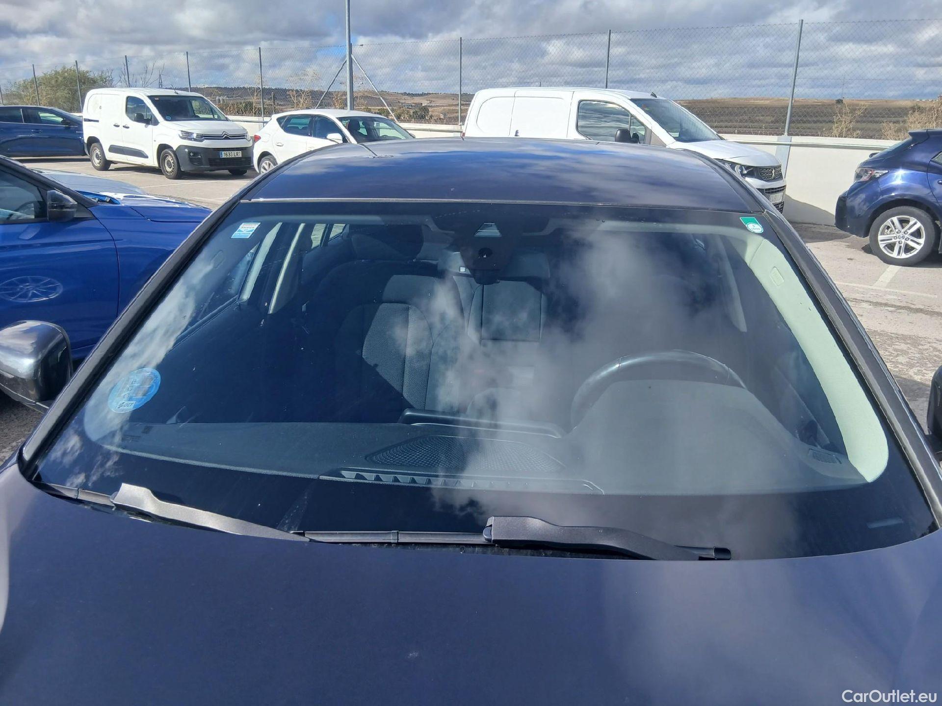  Bmw  Serie 3 BMW  / 2018 / 4P / sedán 318d Auto. #7