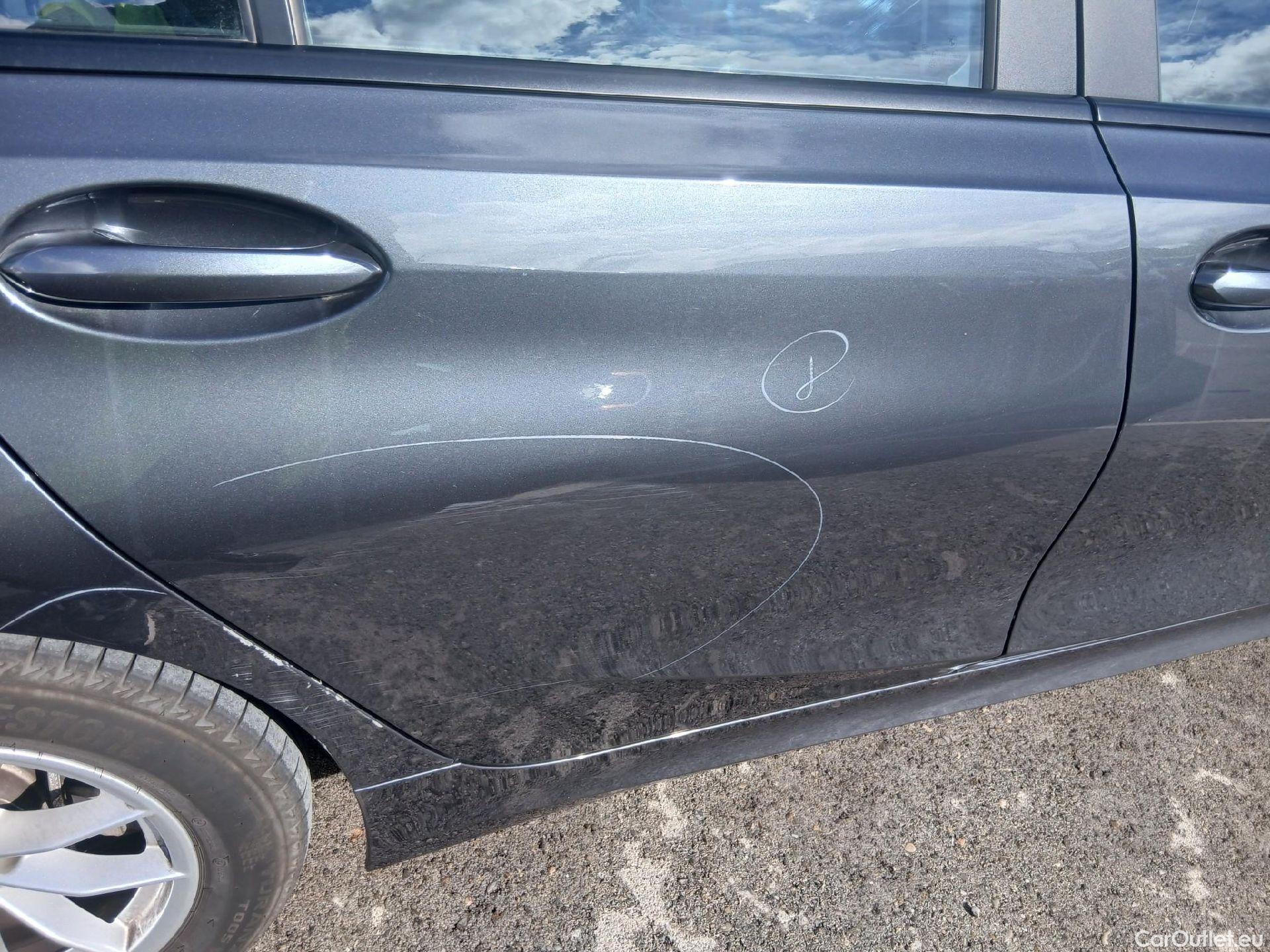  Bmw  Serie 3 BMW  / 2018 / 4P / sedán 318d Auto. #25