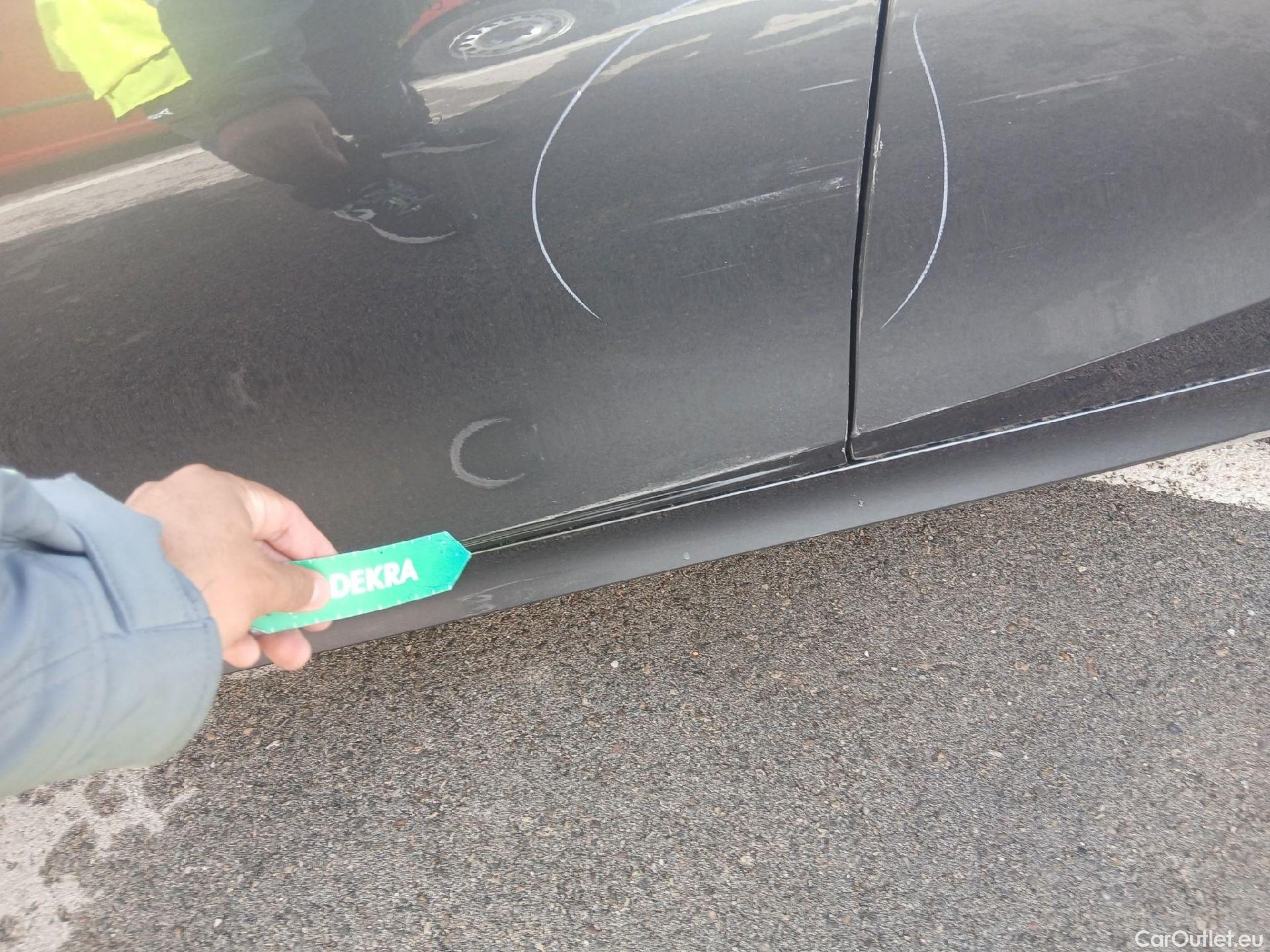  Bmw  Serie 3 BMW  / 2018 / 4P / sedán 318d Auto. #9