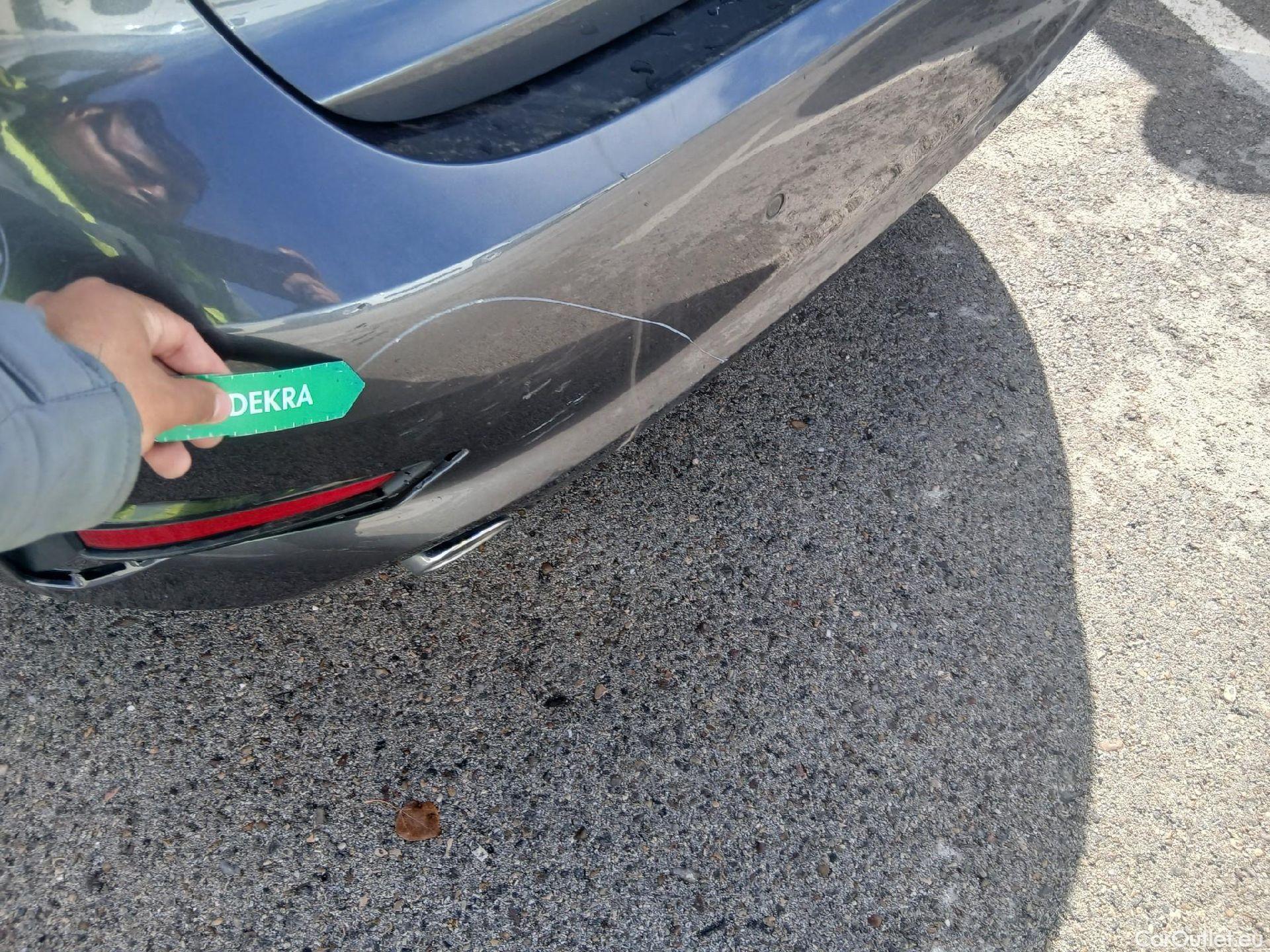  Bmw  Serie 3 BMW  / 2018 / 4P / sedán 318d Auto. #15