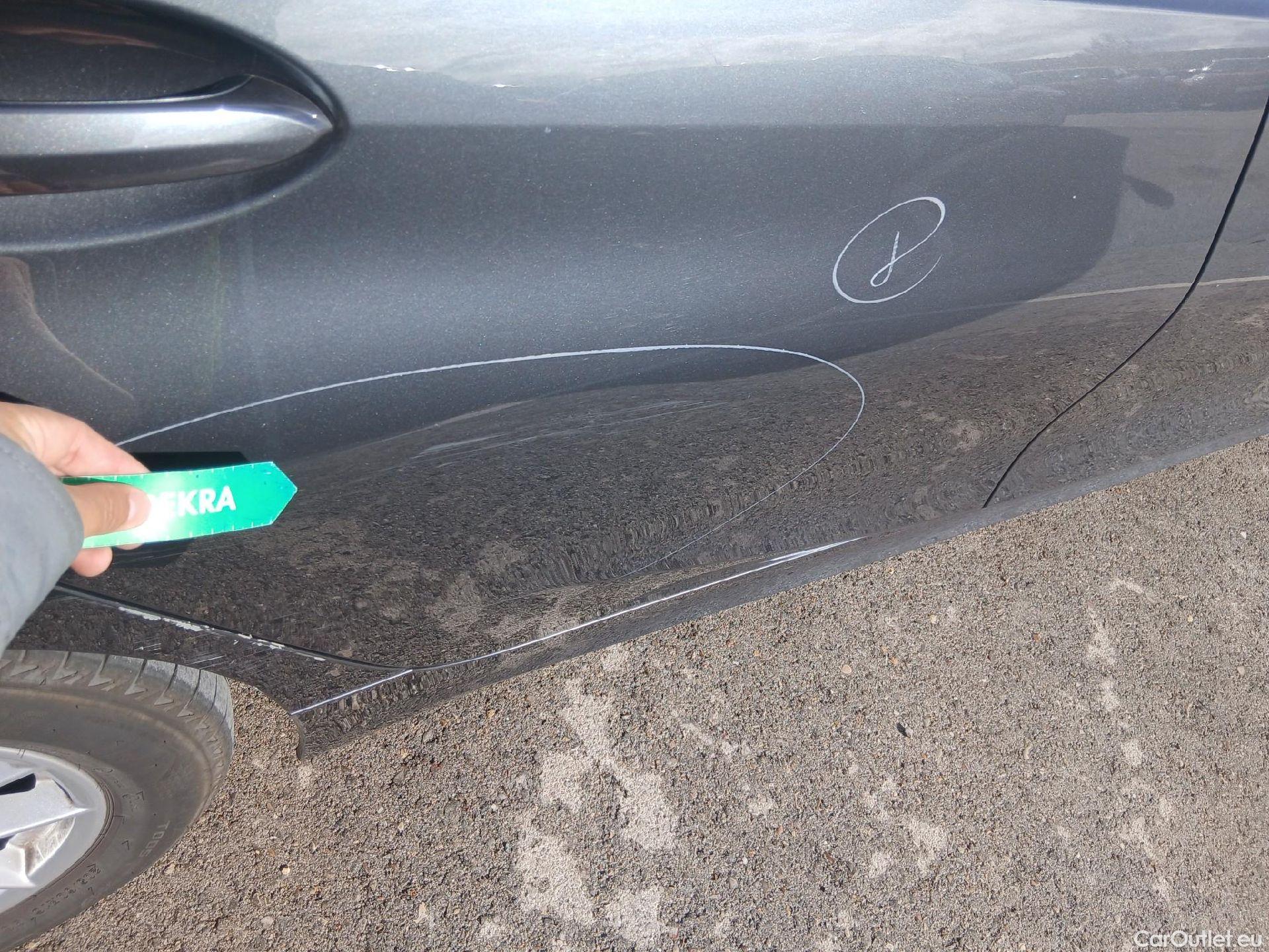  Bmw  Serie 3 BMW  / 2018 / 4P / sedán 318d Auto. #26