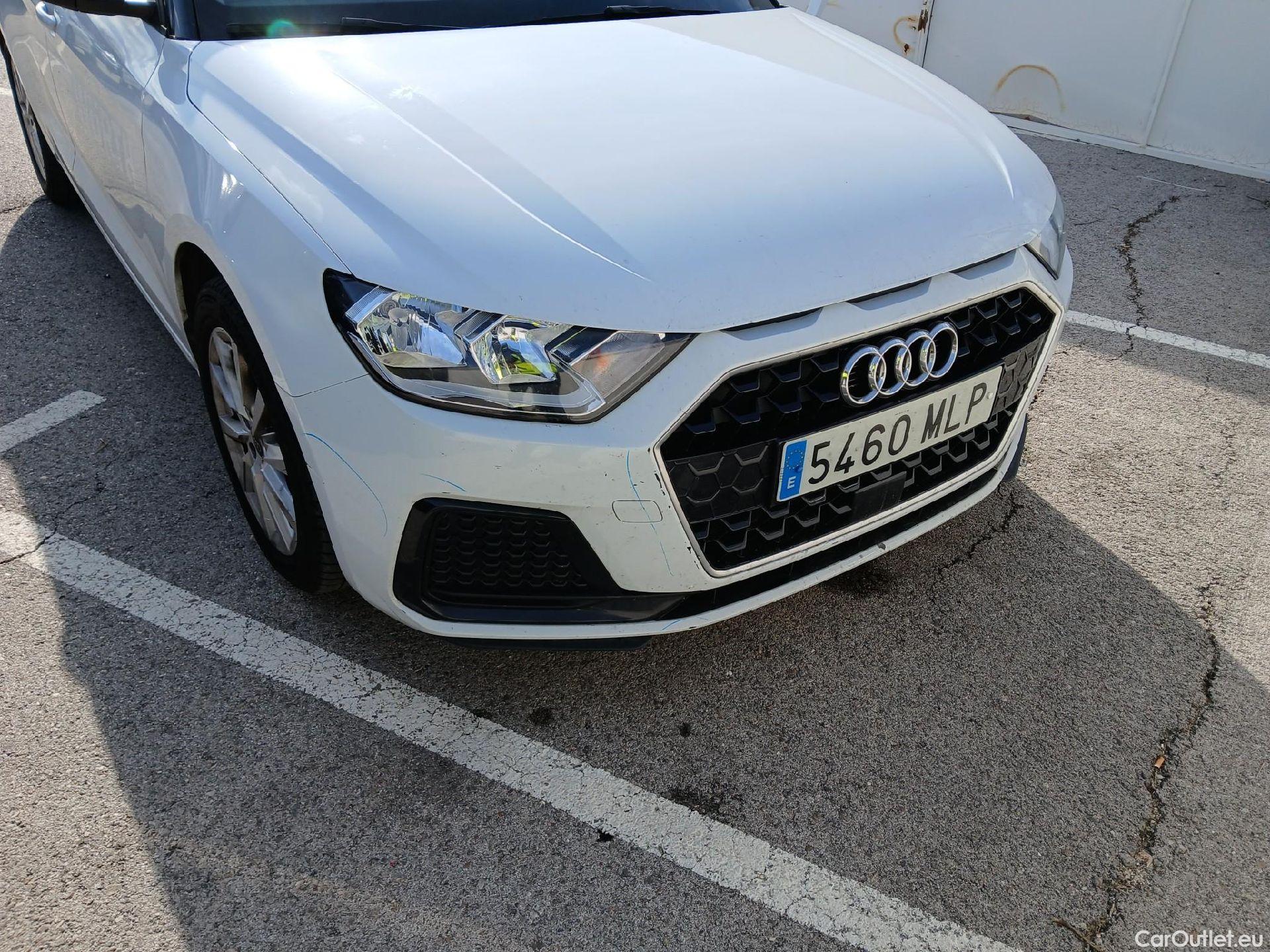  Audi  A1 Sportback AUDI A1 / 2018 / 5P / berlina con portón Sportback Advanced 30 TFSI 81kW (110CV) #4