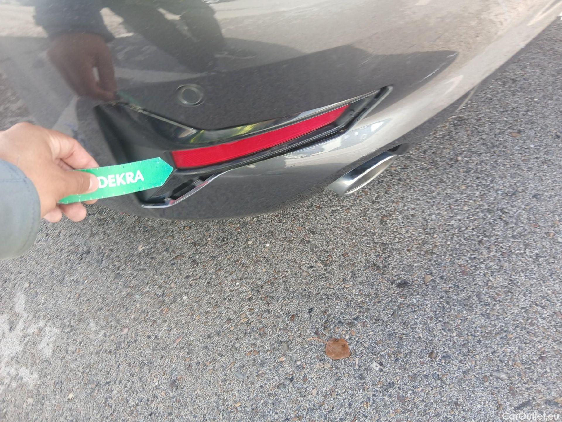  Bmw  Serie 3 BMW  / 2018 / 4P / sedán 318d Auto. #17