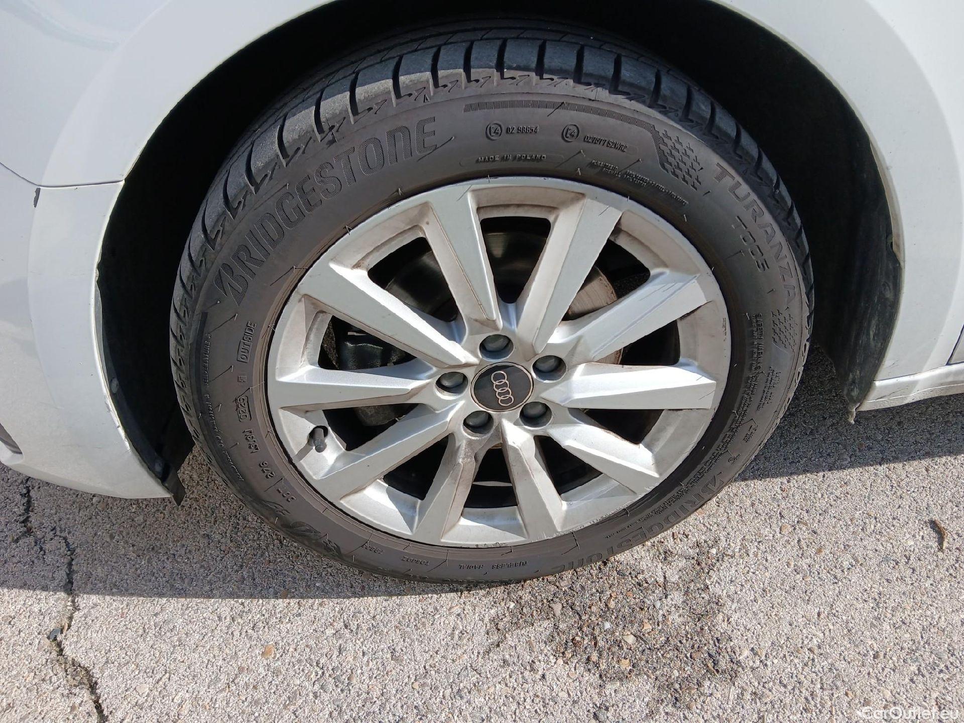  Audi  A1 Sportback AUDI A1 / 2018 / 5P / berlina con portón Sportback Advanced 30 TFSI 81kW (110CV) #2