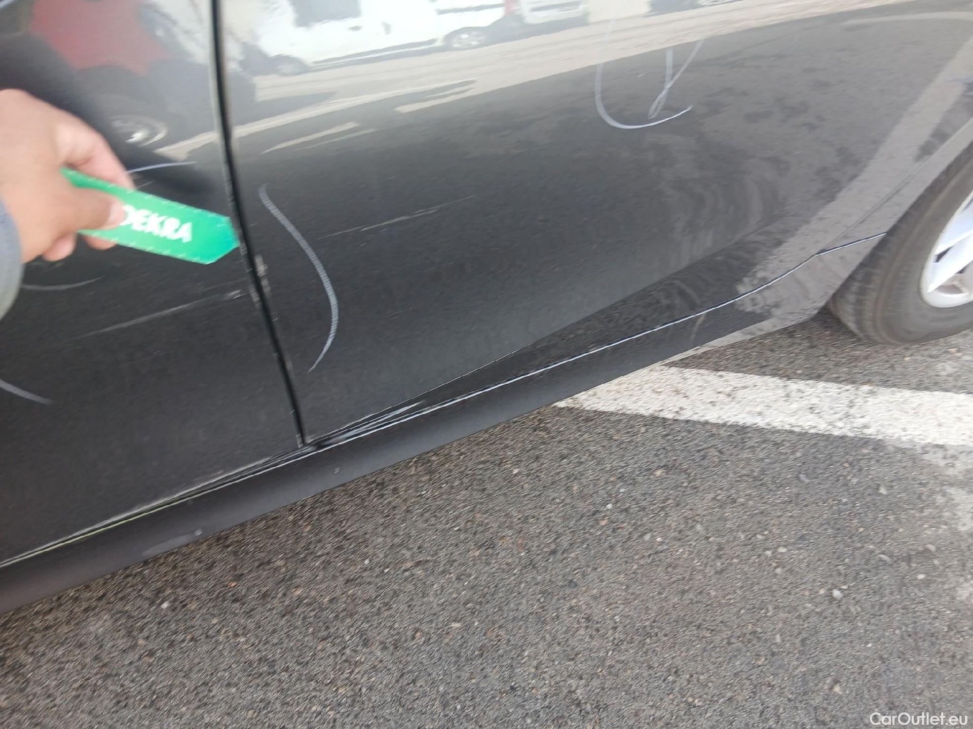  Bmw  Serie 3 BMW  / 2018 / 4P / sedán 318d Auto. #12