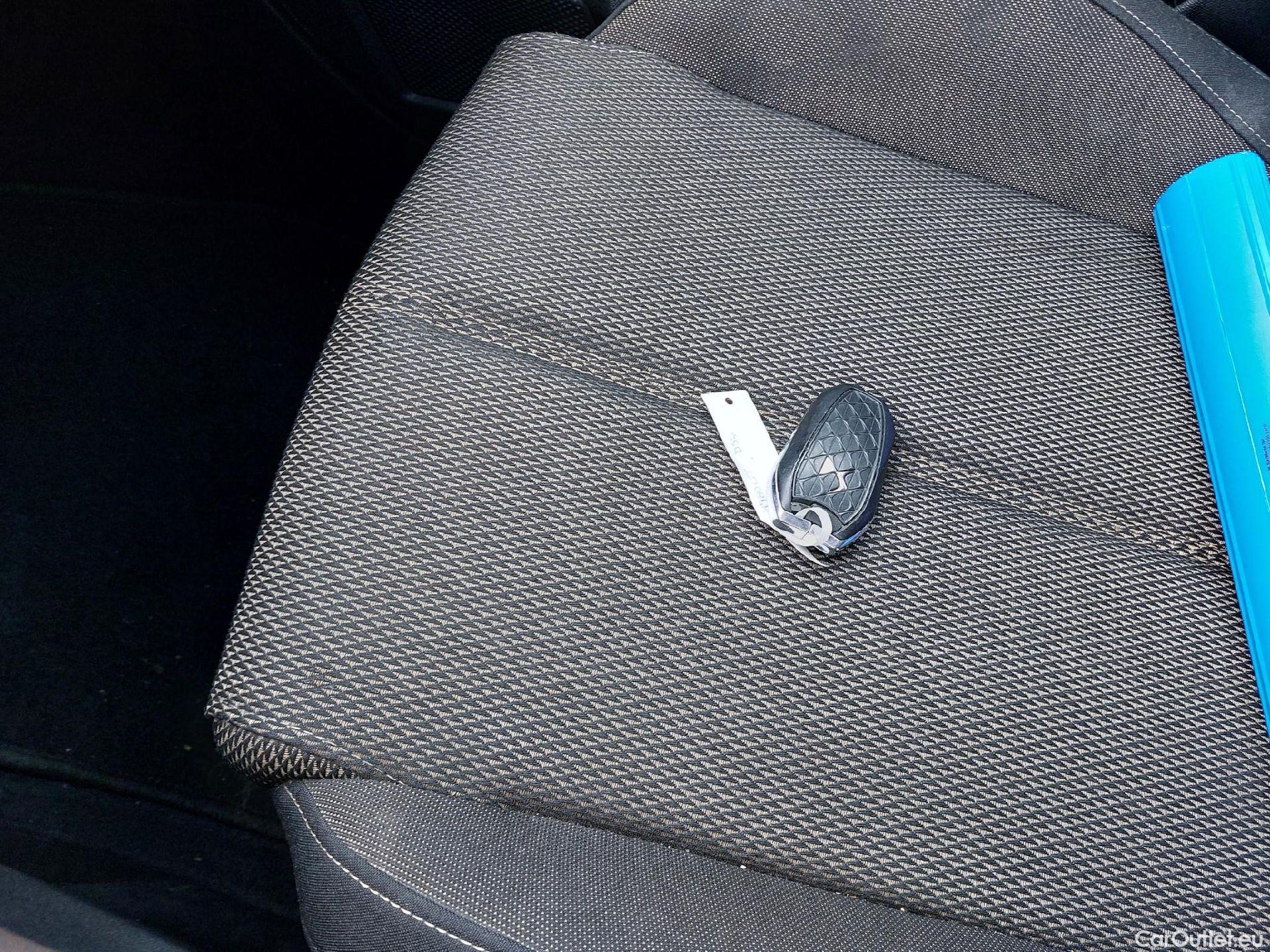  DS  DS7 DS DS 7 Crossback / 2017 / 5P / todoterreno BlueHDi DE 96kW (130CV) Auto. CHIC (AC) #2