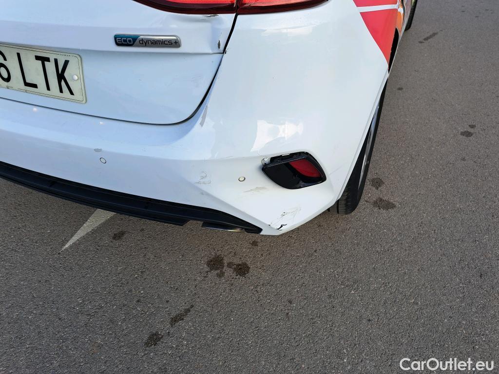  KIA  Cee'd KIA Ceed / 2018 / 5P / berlina con portón 1.6 MHEV iMT 100kW (136CV) Drive #23