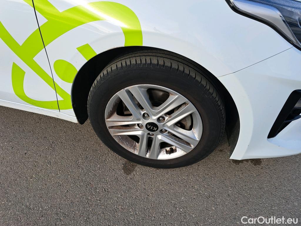  KIA  Cee'd KIA Ceed / 2018 / 5P / berlina con portón 1.6 MHEV iMT 100kW (136CV) Drive #38