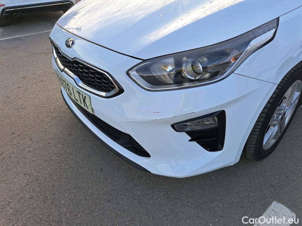  KIA  Cee'd KIA Ceed / 2018 / 5P / berlina con portón 1.6 MHEV iMT 100kW (136CV) Drive #30