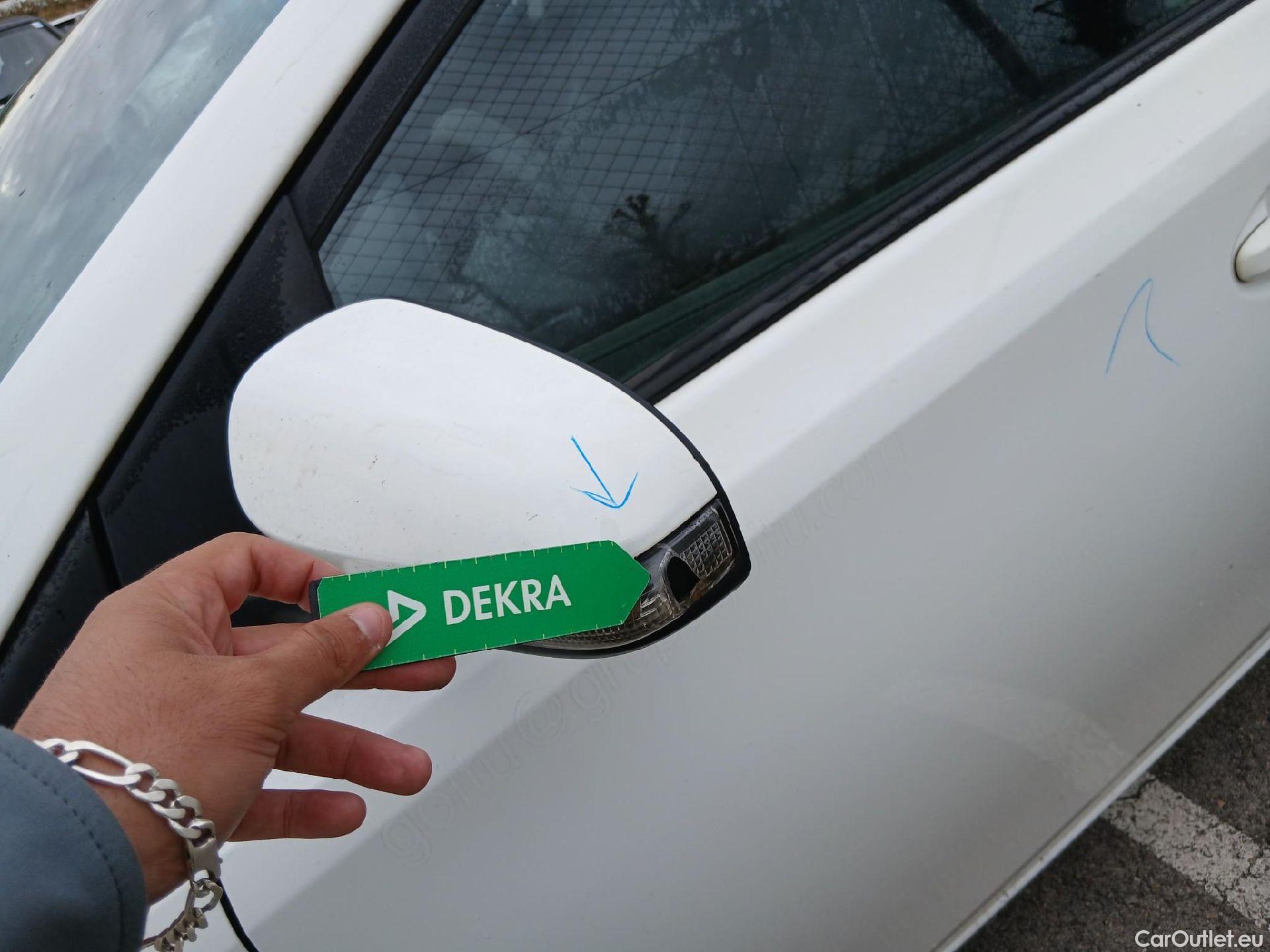  Toyota  Auris TOYOTA  / 2015 / 5P / berlina con portón 1.8 140H Hybrid Business #11