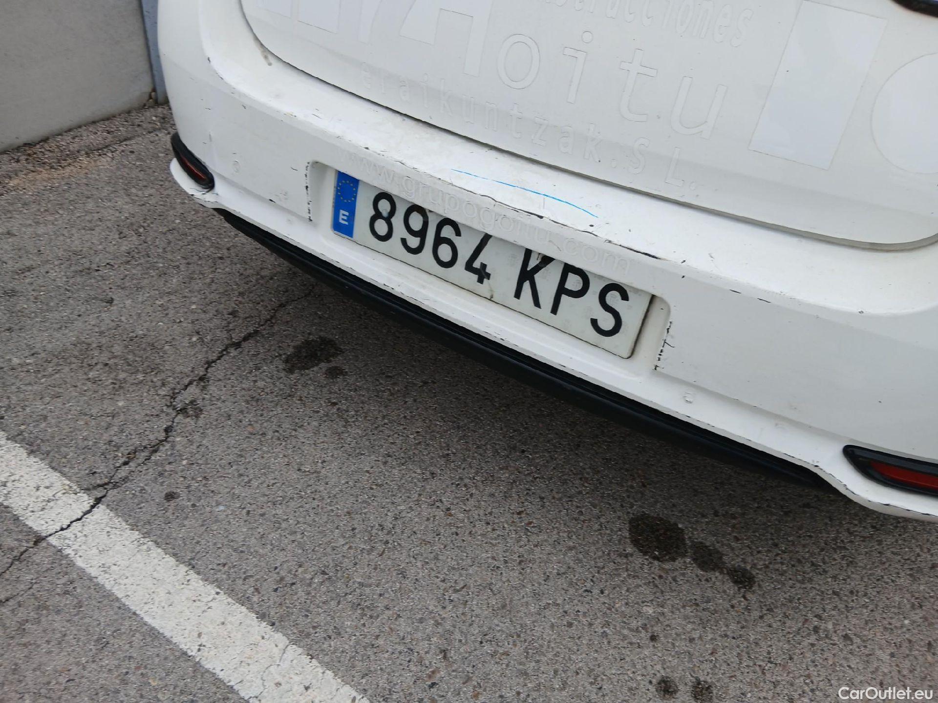  Toyota  Auris TOYOTA  / 2015 / 5P / berlina con portón 1.8 140H Hybrid Business #32