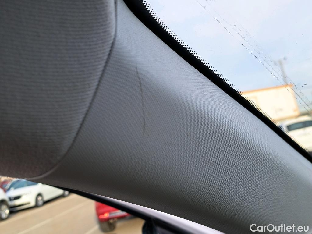  Peugeot  208 PEUGEOT  / 2019 / 5P / berlina con portón PureTech 73kW (100CV) Allure #14