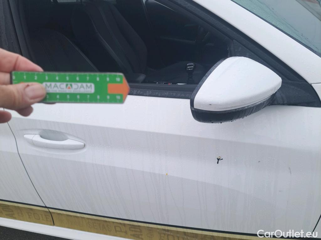  Peugeot  208 PEUGEOT  / 2019 / 5P / berlina con portón PureTech 73kW (100CV) Allure #24