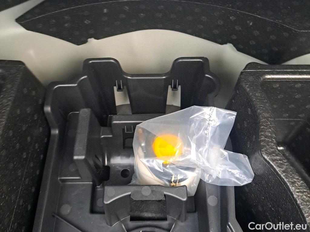  Peugeot  208 PEUGEOT  / 2019 / 5P / berlina con portón PureTech 73kW (100CV) Allure #14