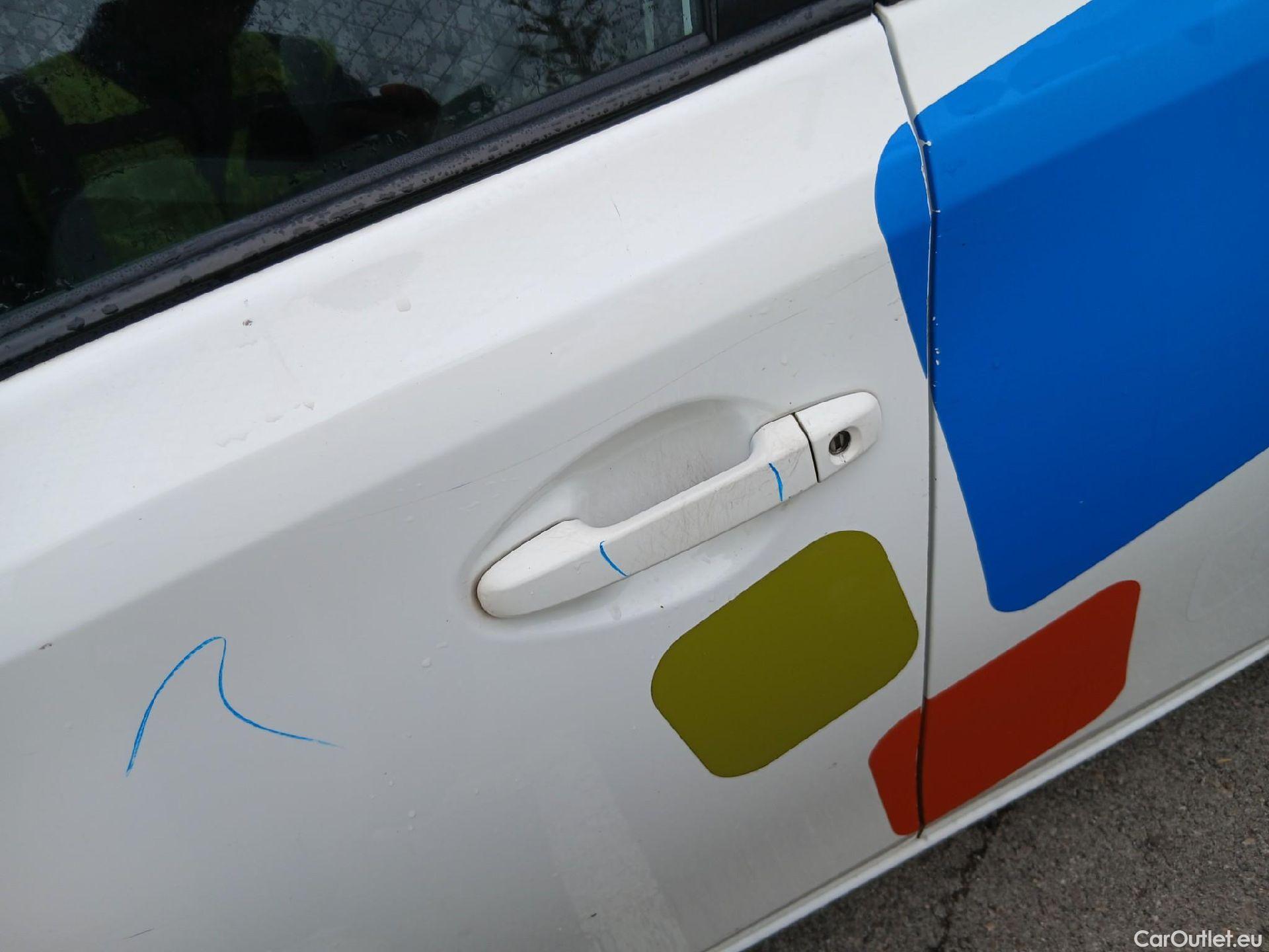  Toyota  Auris TOYOTA  / 2015 / 5P / berlina con portón 1.8 140H Hybrid Business #13