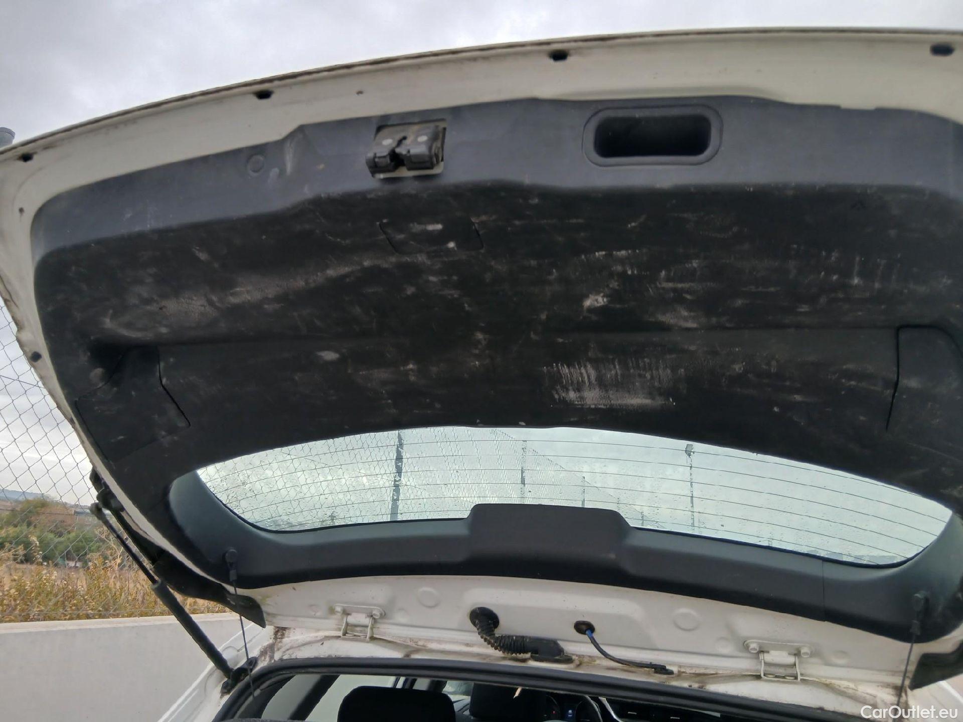  Toyota  Auris TOYOTA  / 2015 / 5P / berlina con portón 1.8 140H Hybrid Business #34