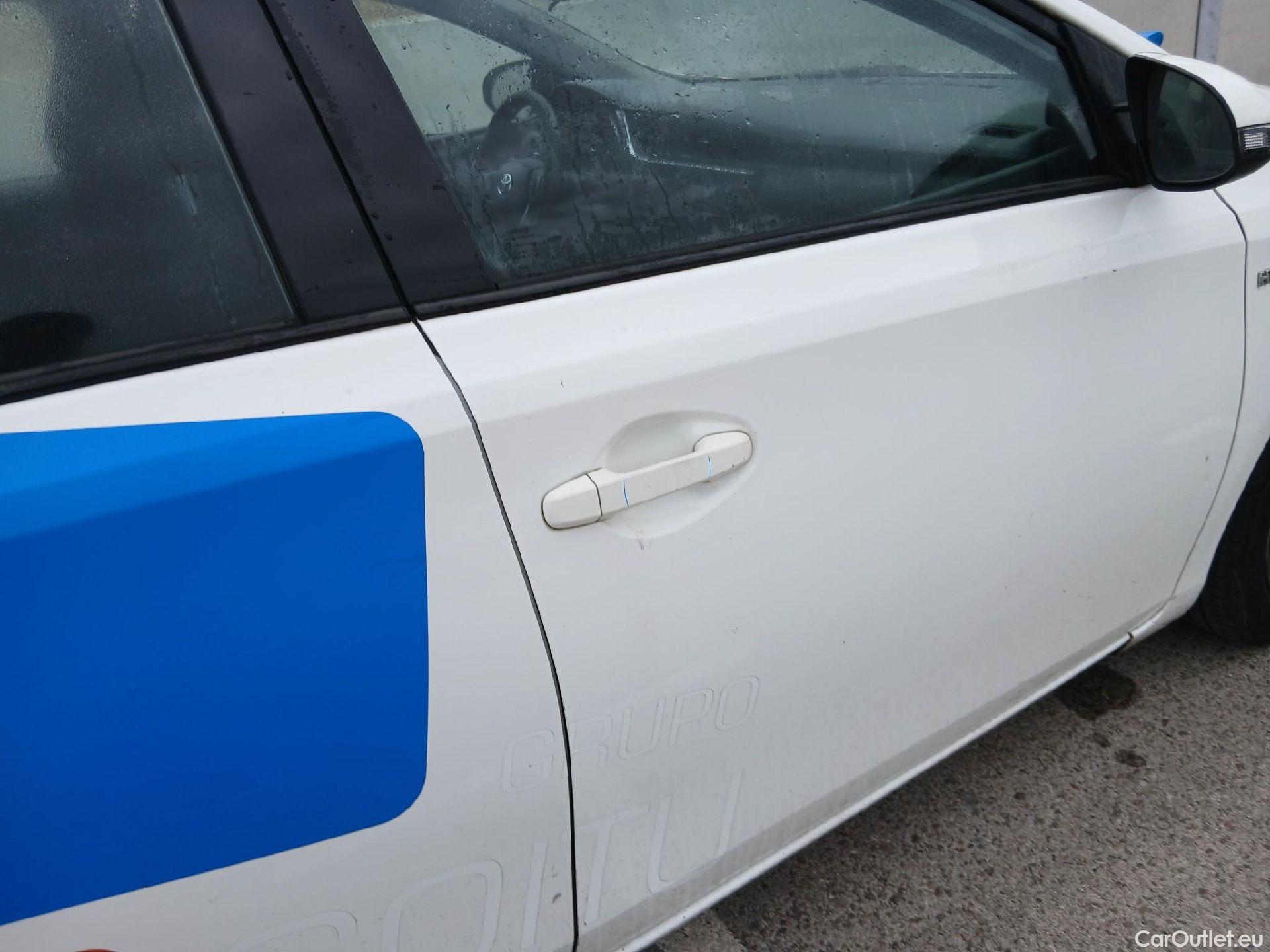  Toyota  Auris TOYOTA  / 2015 / 5P / berlina con portón 1.8 140H Hybrid Business #47