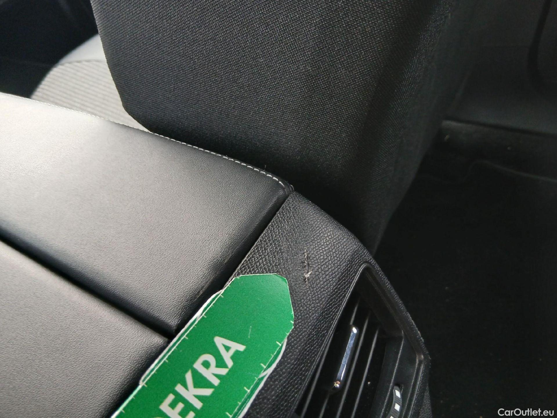  Peugeot  3008  Allure Pack 1.5 HDi 130CV AT8 E6d #2