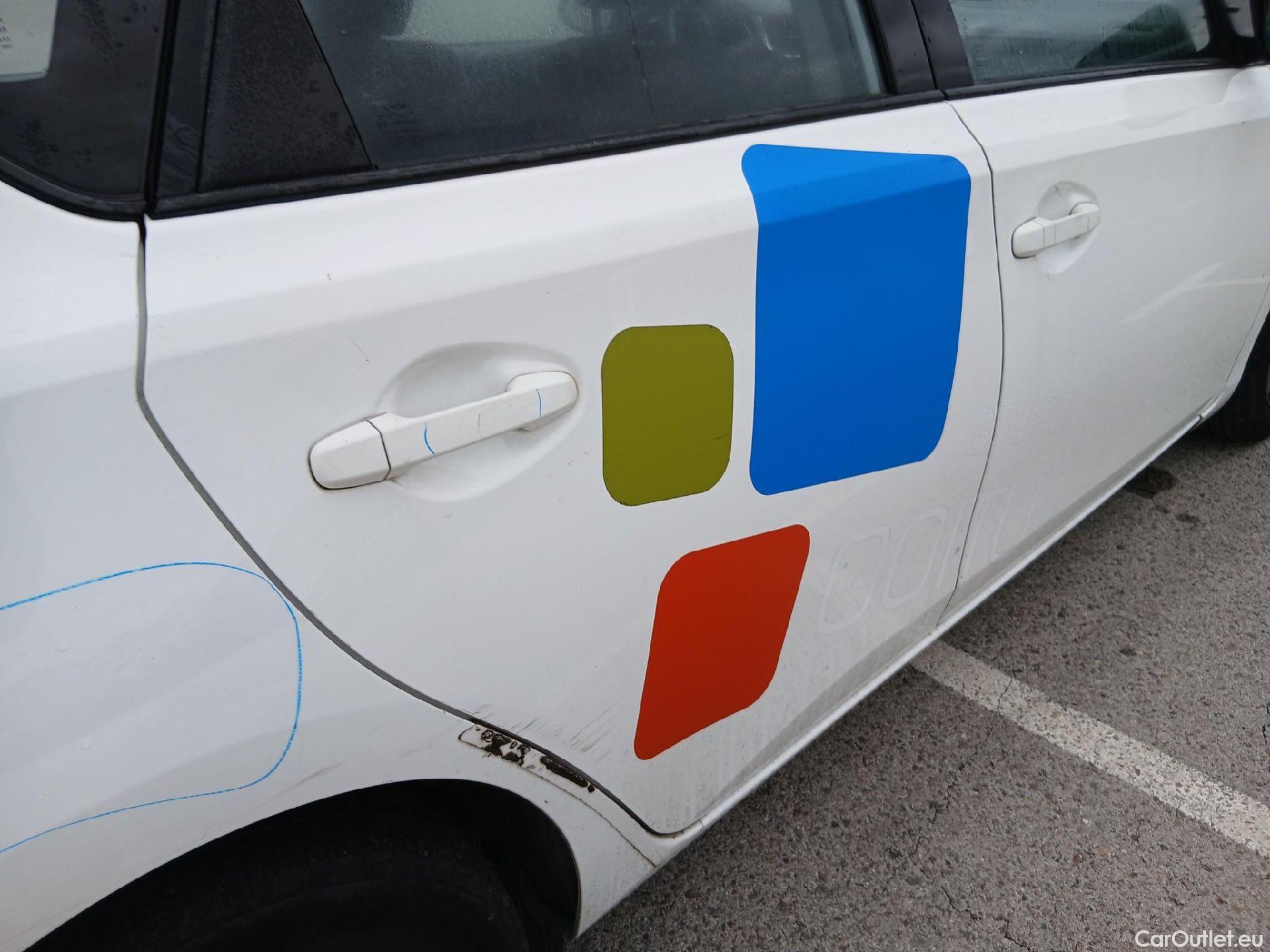  Toyota  Auris TOYOTA  / 2015 / 5P / berlina con portón 1.8 140H Hybrid Business #57