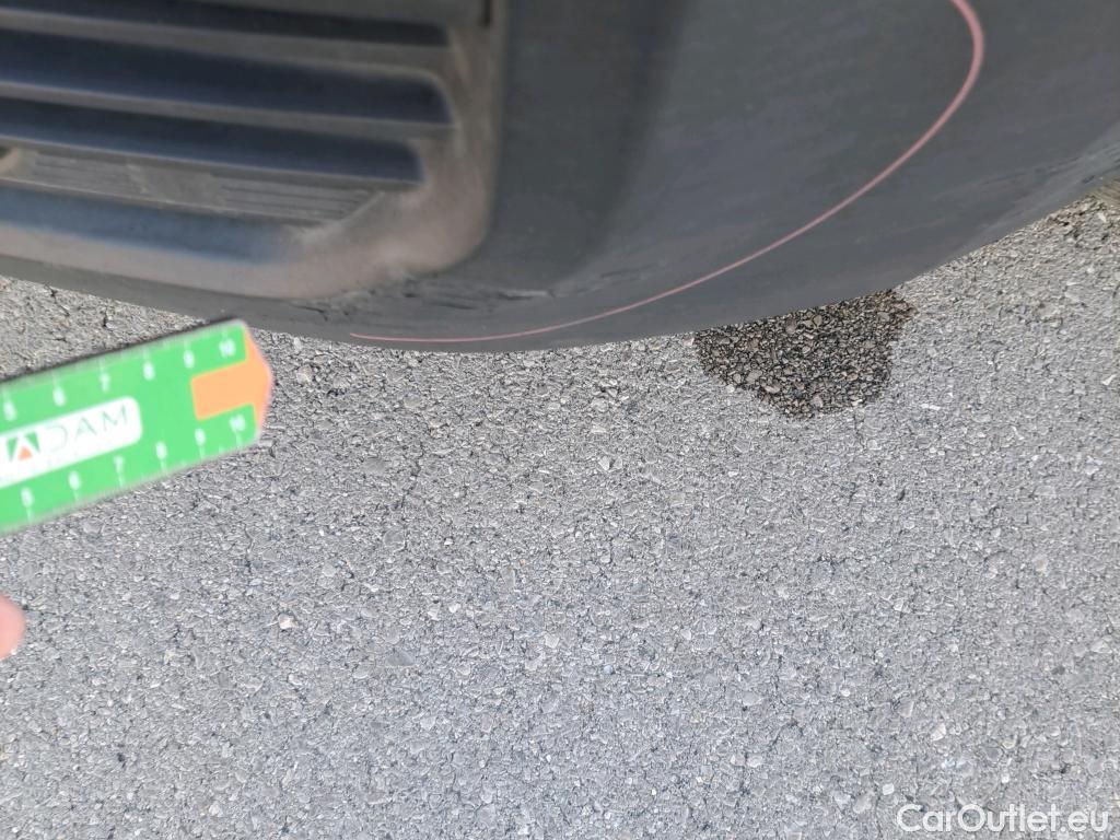  Citroen  Berlingo CITROEN  / 2018 / 4P / combi Talla M BlueHDi 100 LIVE (AC) #26