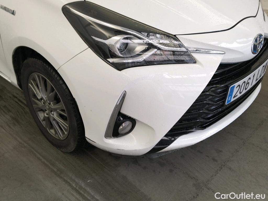  Toyota  Yaris TOYOTA  / 2017 / 5P / berlina con portón 1.5 100H Active #13