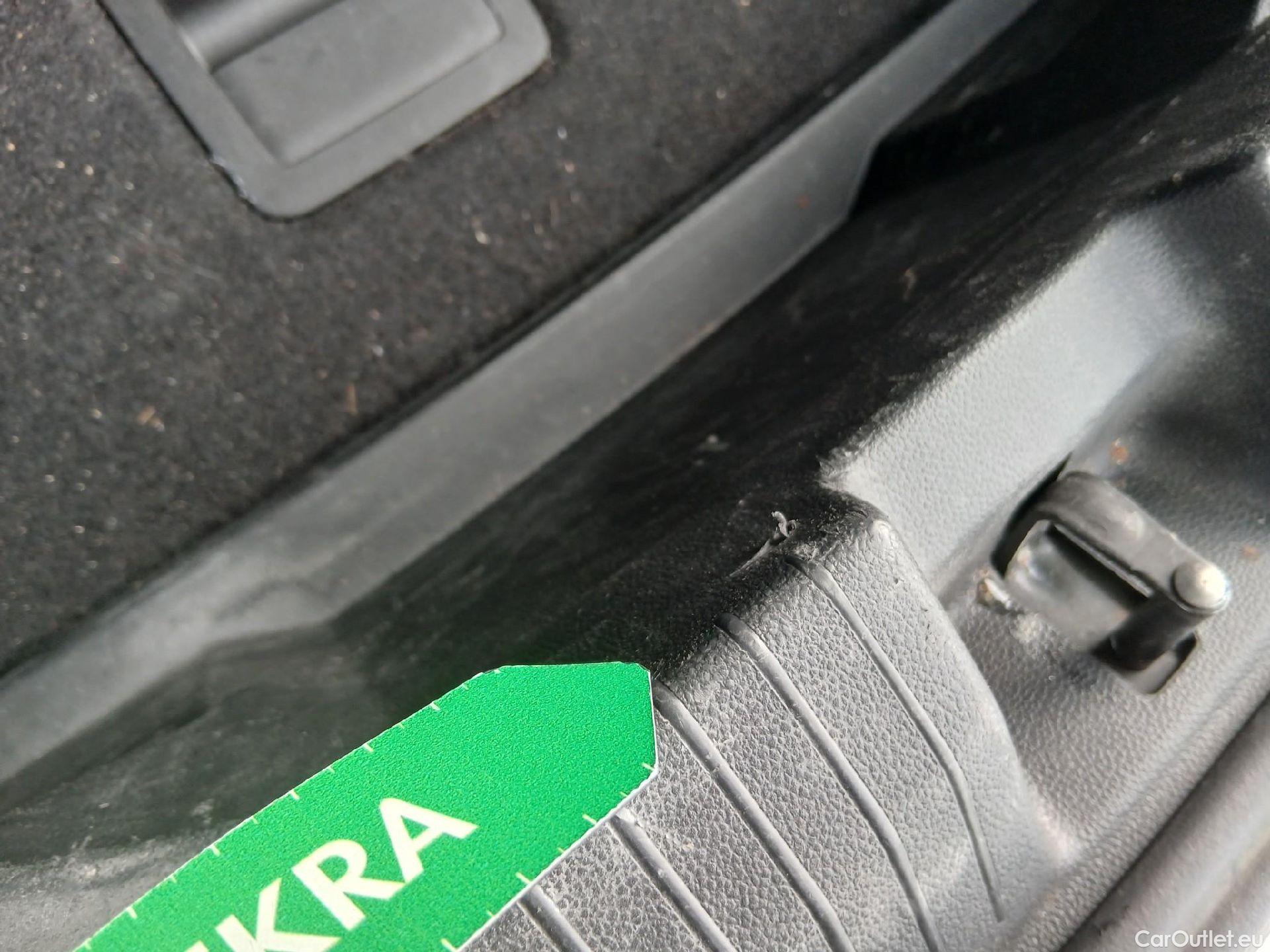  Volkswagen  T-ROC VOLKSWAGEN  / 2017 / 5P / todoterreno Advance 1.0 TSI 85kW (115CV) #32