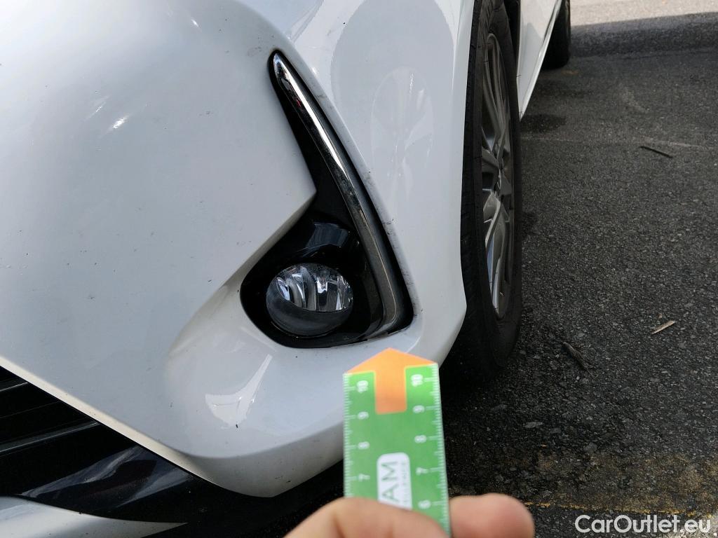  Toyota  Yaris TOYOTA  / 2017 / 5P / berlina con portón 1.5 100H Active #10