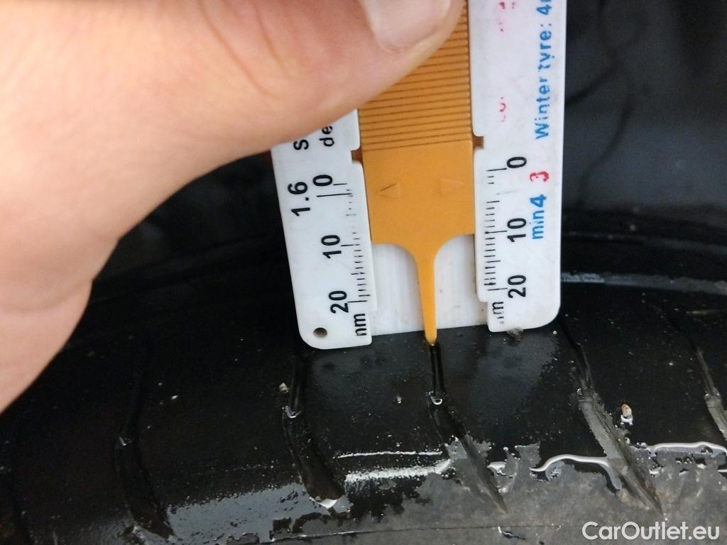  Toyota  Yaris TOYOTA  / 2017 / 5P / berlina con portón 1.5 100H Active #12