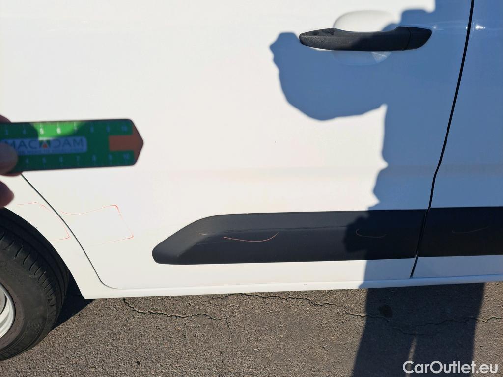  Citroen  Berlingo CITROEN  / 2018 / 4P / combi Talla M BlueHDi 100 LIVE (AC) #40