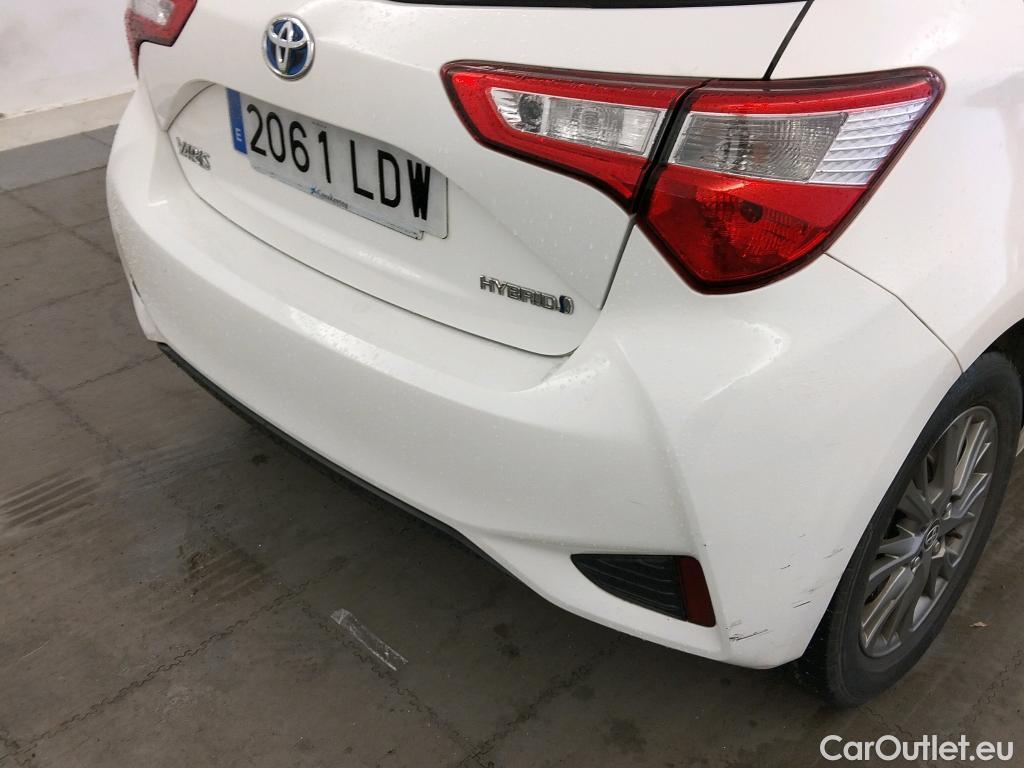  Toyota  Yaris TOYOTA  / 2017 / 5P / berlina con portón 1.5 100H Active #15