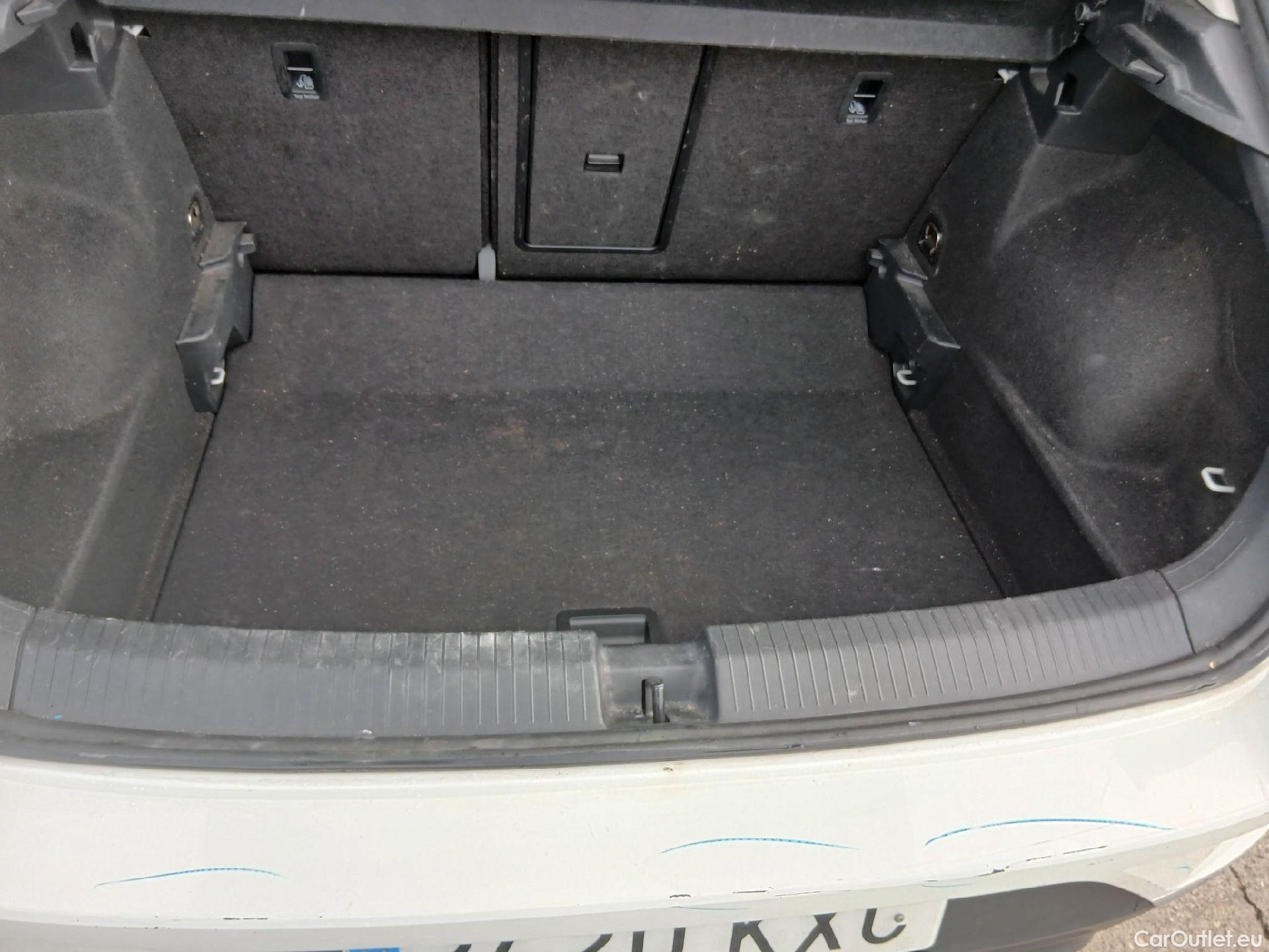  Volkswagen  T-ROC VOLKSWAGEN  / 2017 / 5P / todoterreno Advance 1.0 TSI 85kW (115CV) #31