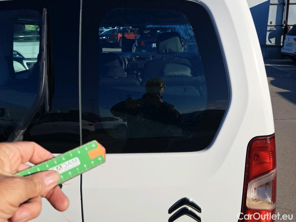  Citroen  Berlingo CITROEN  / 2018 / 4P / combi Talla M BlueHDi 100 LIVE (AC) #12