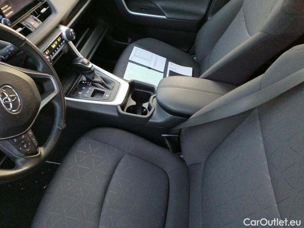  Toyota  RAV4 TOYOTA  / 2018 / 5P / todoterreno 2.5l 220H Advance #19