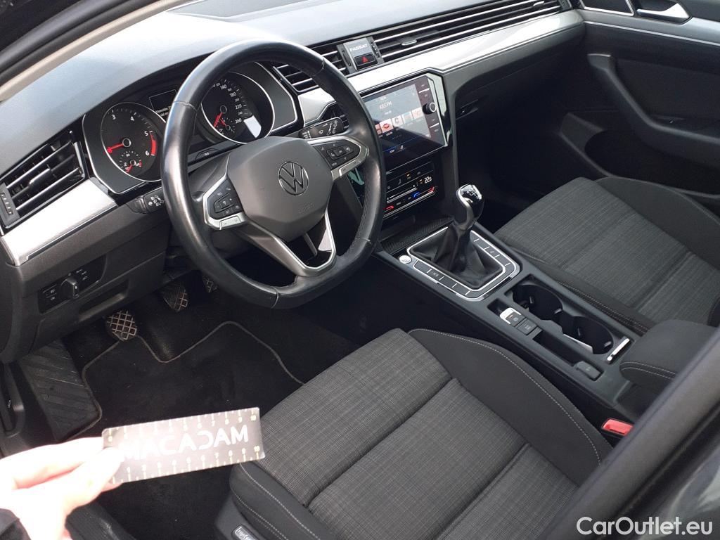  Volkswagen  Passat VOLKSWAGEN  / 2019 / 5P / familiar Variant Executive 2.0 TDI 110kW (150CV) #24