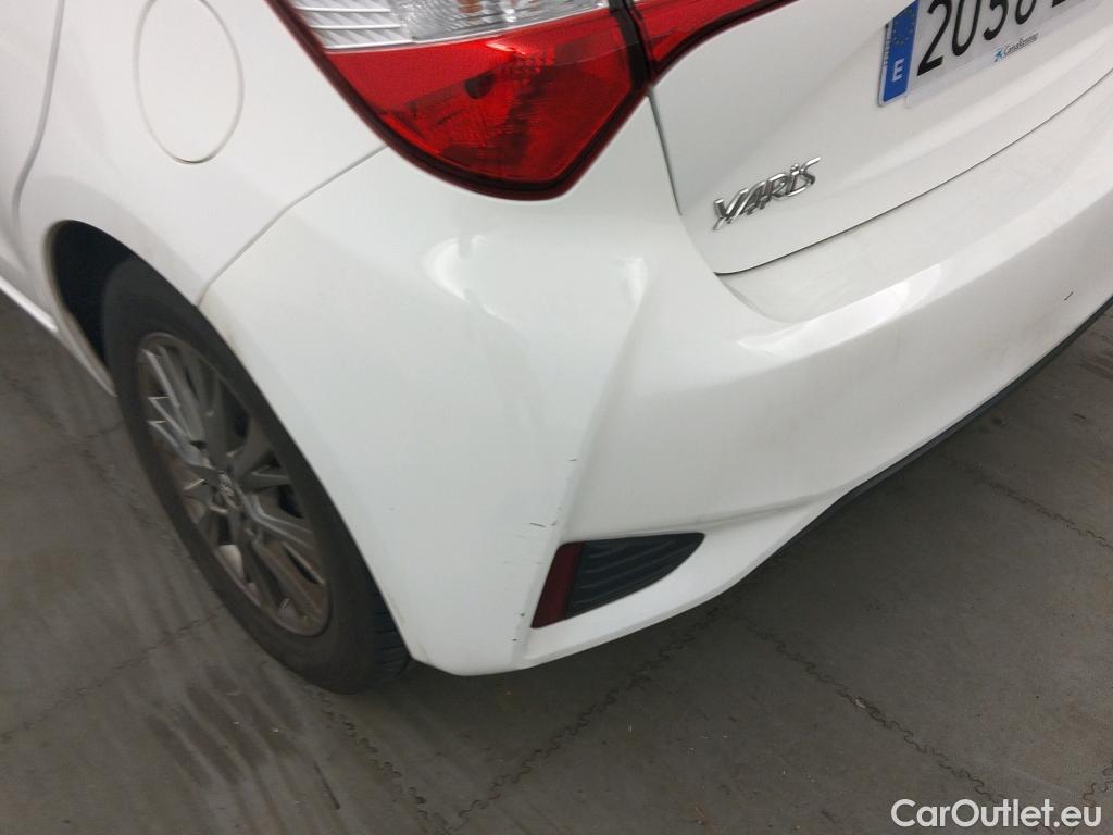  Toyota  Yaris TOYOTA  / 2017 / 5P / berlina con portón 1.5 100H Active #13