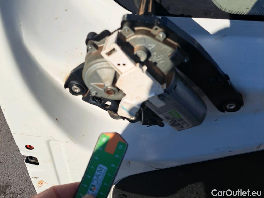  Citroen  Berlingo CITROEN  / 2018 / 4P / combi Talla M BlueHDi 100 LIVE (AC) #35