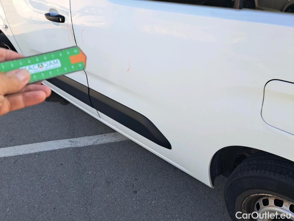  Citroen  Berlingo CITROEN  / 2018 / 4P / combi Talla M BlueHDi 100 LIVE (AC) #50