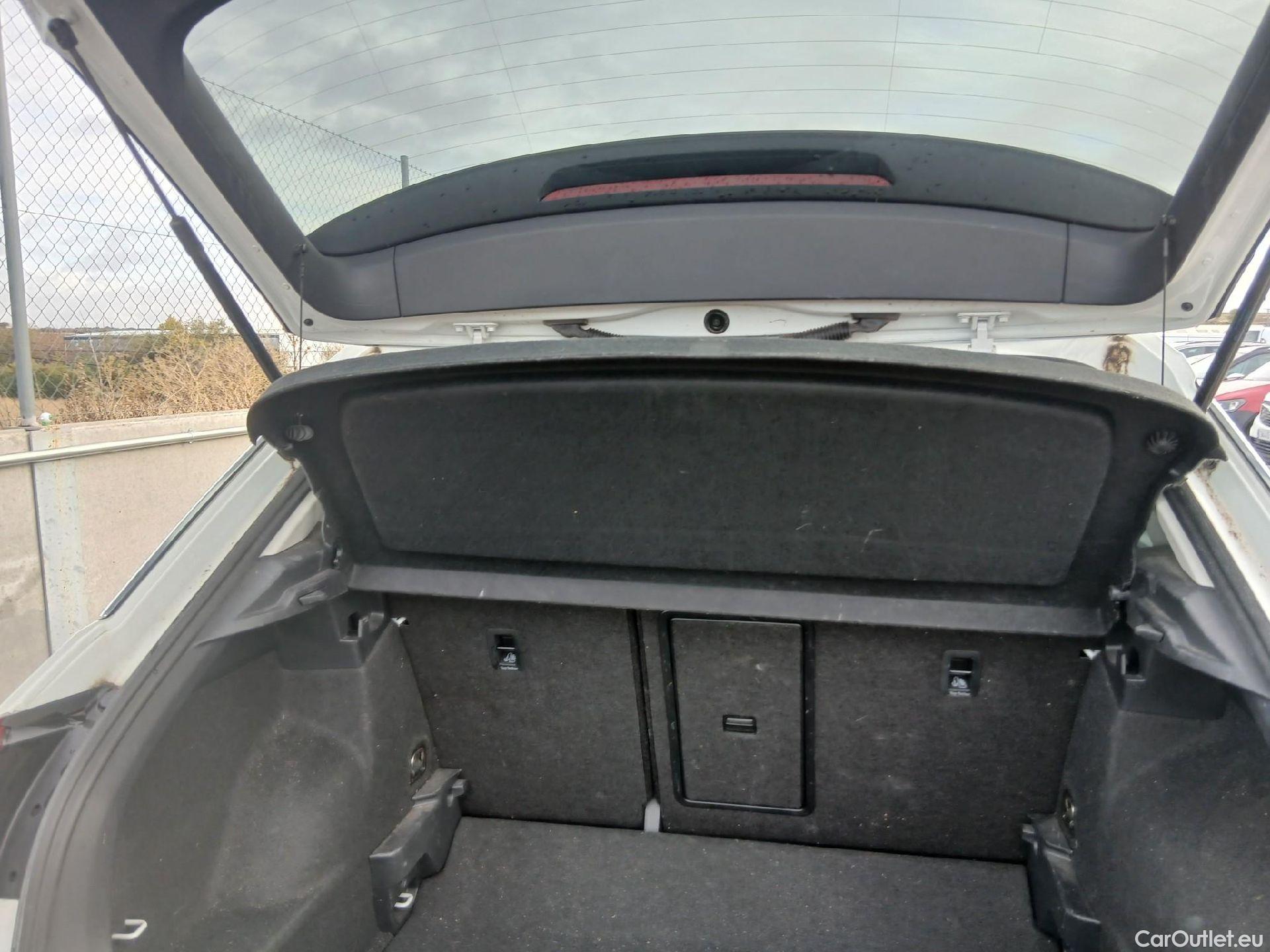  Volkswagen  T-ROC VOLKSWAGEN  / 2017 / 5P / todoterreno Advance 1.0 TSI 85kW (115CV) #34