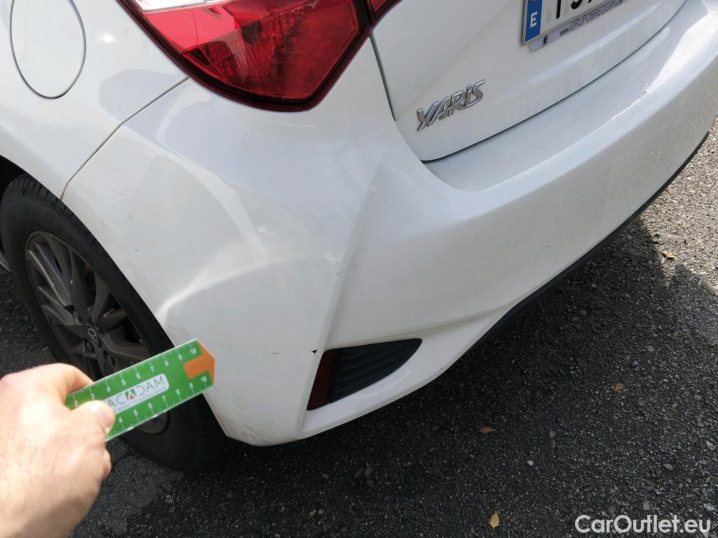  Toyota  Yaris TOYOTA  / 2017 / 5P / berlina con portón 1.5 100H Active #8